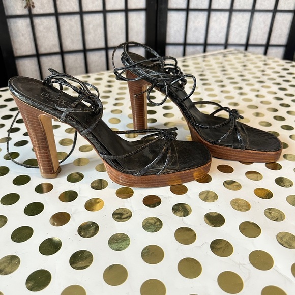 BCBG heels - Picture 2 of 4